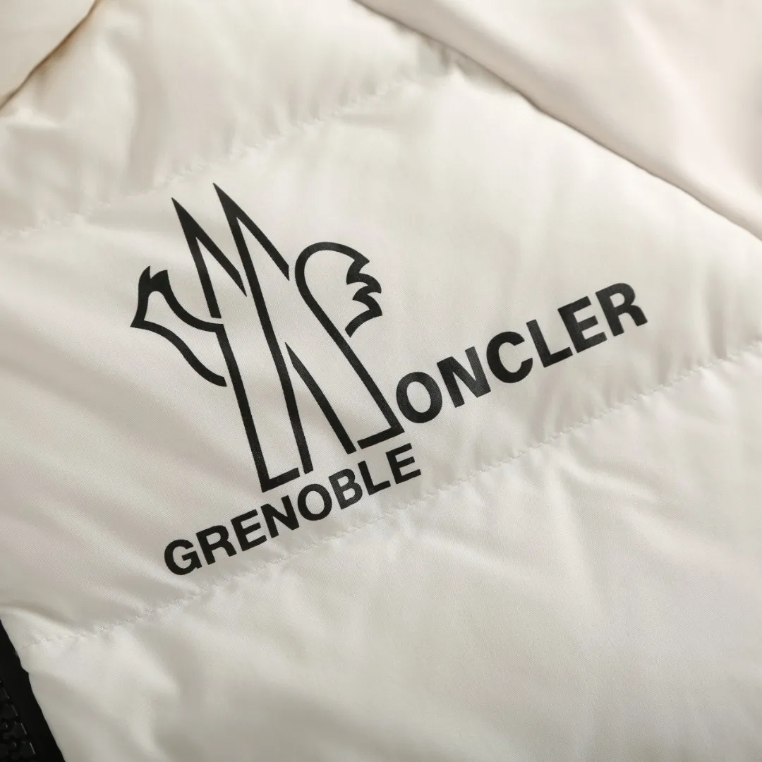 Moncler x RICK OWENS （White） 。 。 ， 。 ， 。 ， 。 ， 。Rick Owens ， ， ， 。 YKK 、 、 ， 3D ， 。 Size:S-M-L-XL
